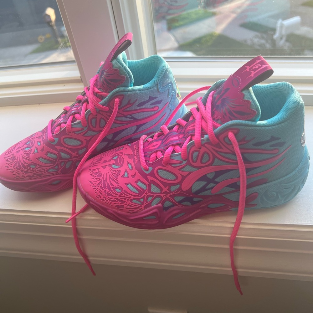 La Melo MB.04 Puma Iridescent Hornets Jr Kids Basketball Sneakers size 4.5